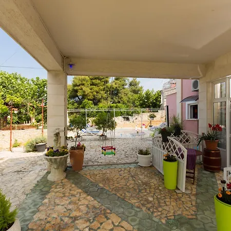 102 Vila Apartment