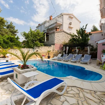 102 Vila Apartment